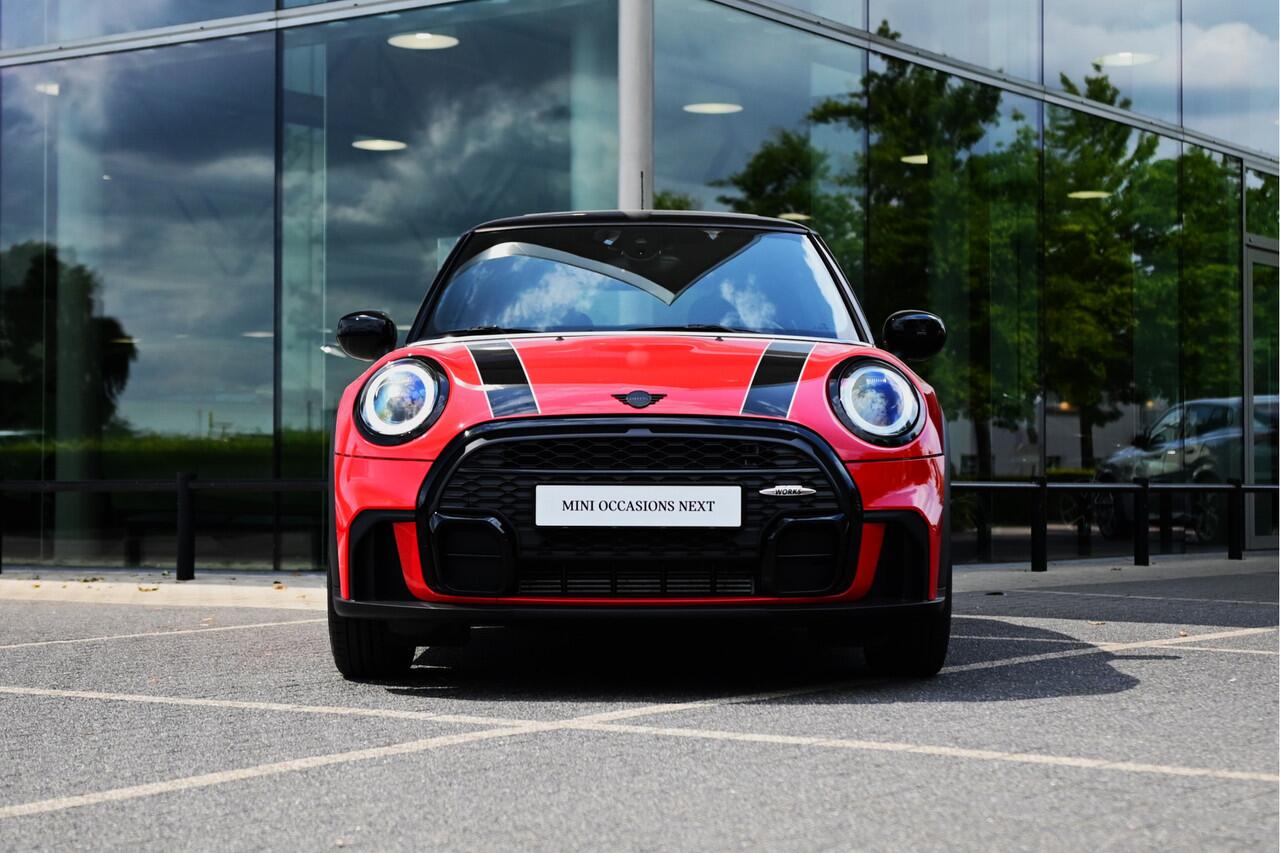 Mini John Cooper Works Hatchback JCW Automaat / Panoramadak / Sportstoelen / Adaptief onderstel / Multifunctioneel stuurwiel / LED / Cruise Control / Navigatie