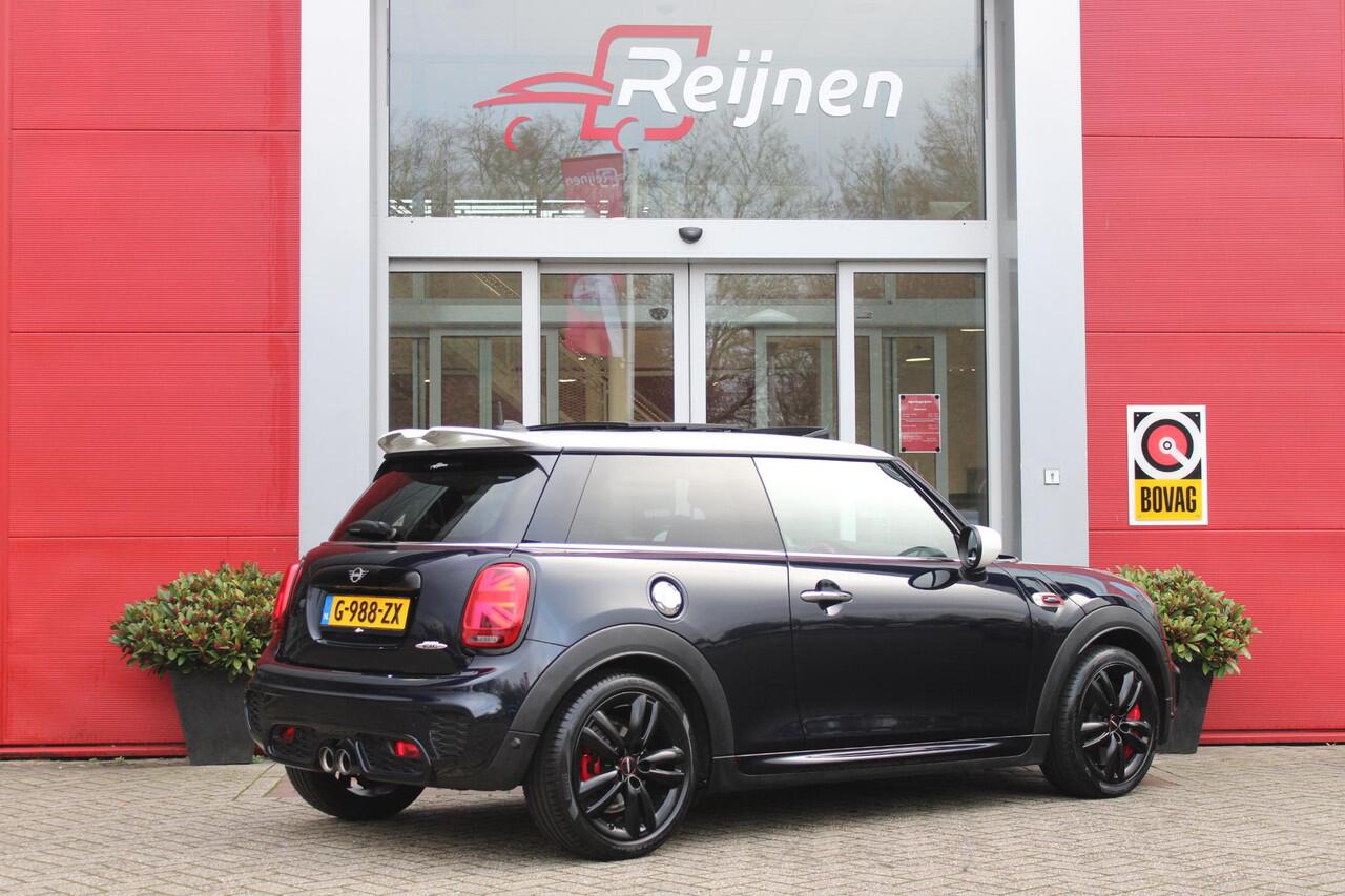 Mini John Cooper Works 2.0 231PK JCW | PANORAMISCH SCHUIF/KANTELDAK | HARMAN KARDON PREMIUM AUDIO SYSTEM | DRAADLOZE APPLE CARPLAY/ANDROID AUTO | NAVIGATIE | STOEL VERWARMING | KEYLESS ENTRY/START | SPORTONDERSTEL | 17" LICHTMETALEN VELGEN JCW "TRACK SPOKE" | JCW SPORT REMMEN |