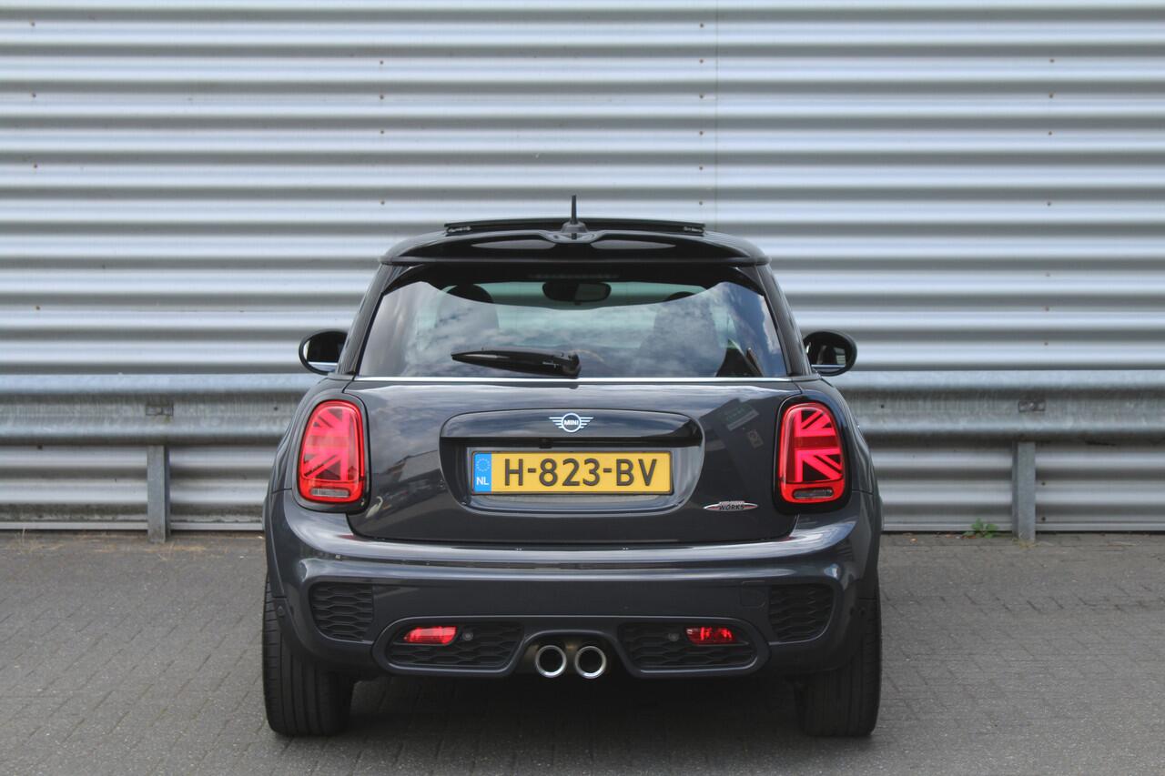 Mini John Cooper Works 2.0 232pk JCW Chili AUTOMAAT NL-Auto NAP 44dkm Panoramadak Clima Cruise Navi Camera HUD LMV