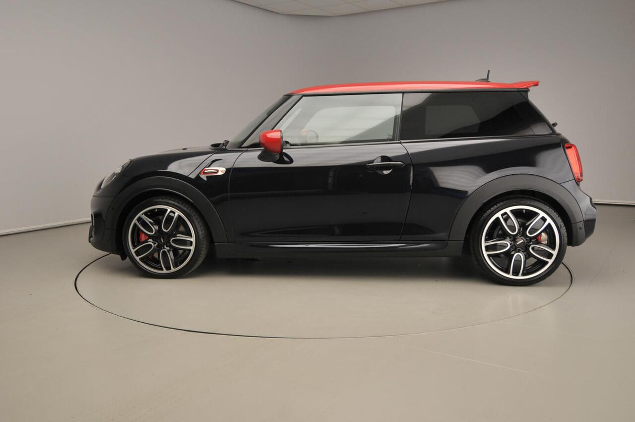Mini John Cooper Works 3-deurs Panoramadak / Camera / JCW Stoelen / Park assist / Active Cruise / Harman-Kardon / Alu wielen 18 inch