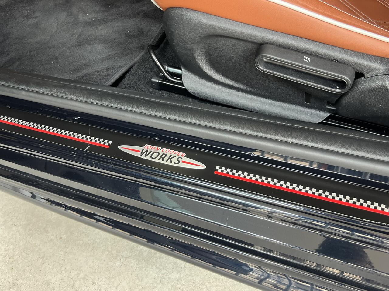 Mini John Cooper Works Mini 1.5 Dalston Edition | JCW PACK | LEDER | HARMAN/KARDON | CARPLAY/ANDROID | NAVI | CRUISE CONTROL | PDC V+A | CLIMATE CONTROL | LMV 17'' | STOELVERWARMING | KEYLESS | LED