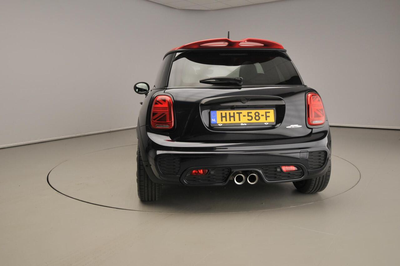Mini John Cooper Works 3-deurs Panoramadak / Camera / JCW Stoelen / Park assist / Active Cruise / Harman-Kardon / Alu wielen 18 inch