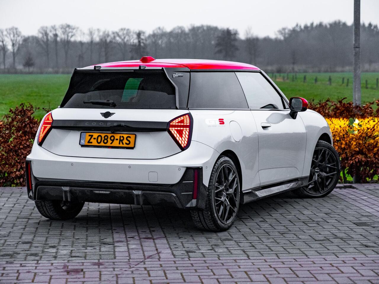 Mini John Cooper Works Mini E Cooper M 40.7 kWh | Panodak | Comfort Acces | RijAssistent | Hud | Dab+ | Aut Grootlicht | Led | Stoel- Stuurverw | Leder | Alarm