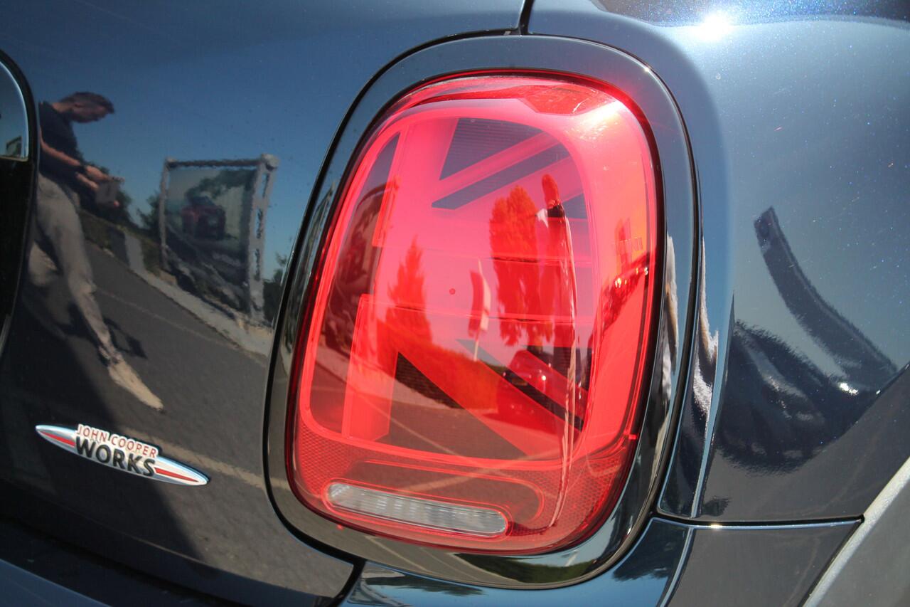 Mini John Cooper Works Hatchback Chili Automaat / Panoramadak / Achteruitrijcamera / Adaptieve LED / Active Cruise Control / Comfort Access / Head-Up / Adaptief onderstel