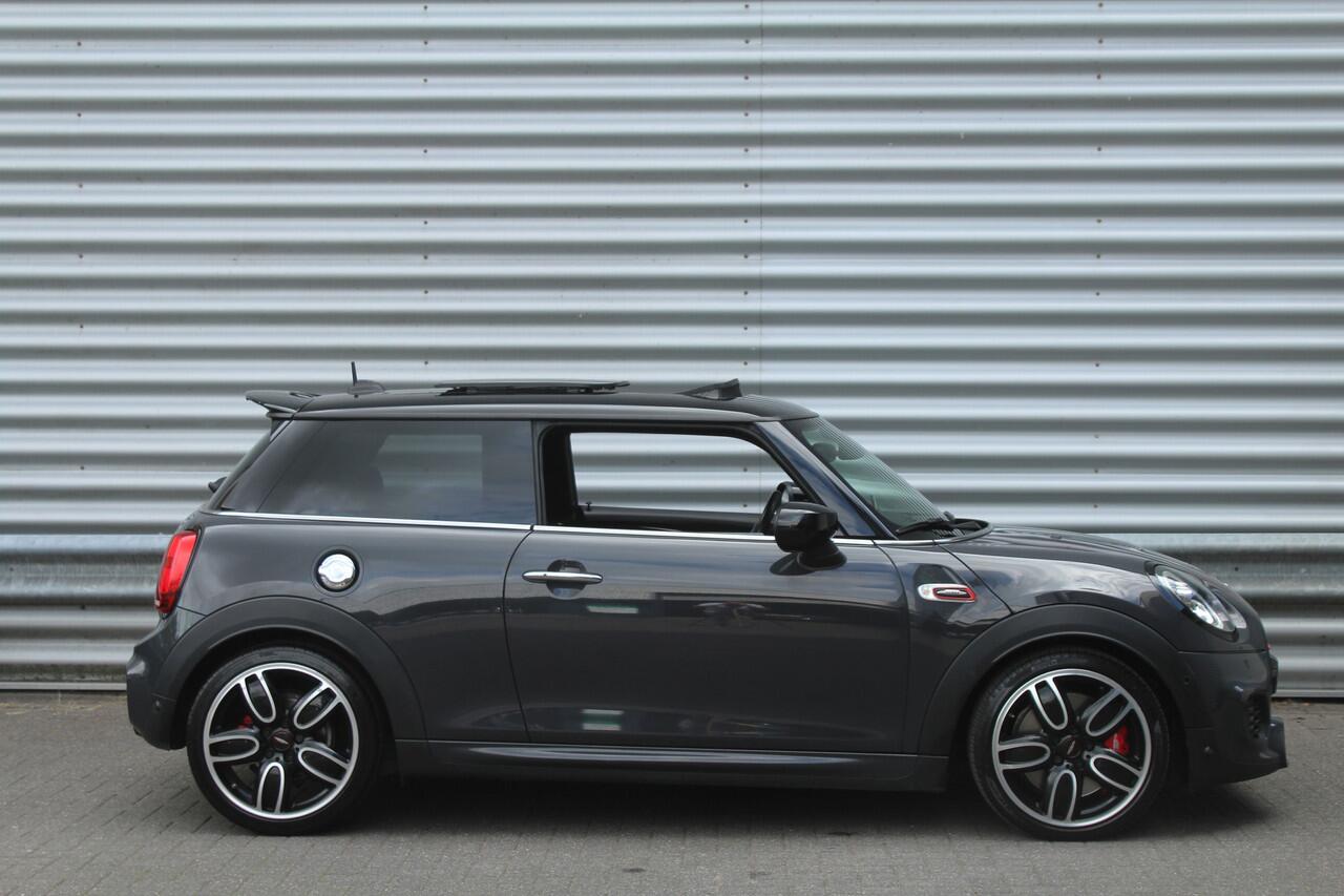Mini John Cooper Works 2.0 232pk JCW Chili AUTOMAAT NL-Auto NAP 44dkm Panoramadak Clima Cruise Navi Camera HUD LMV