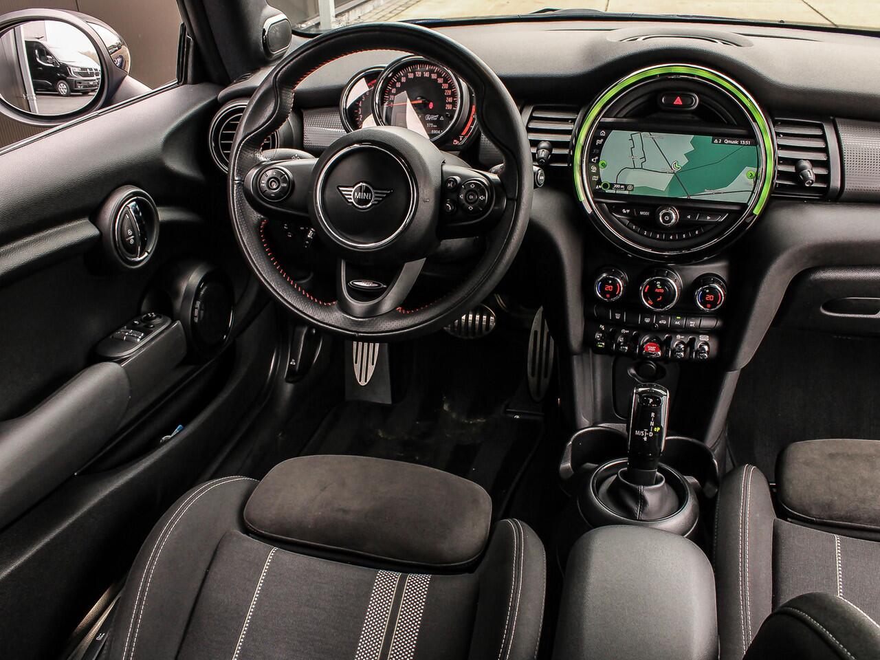 Mini John Cooper Works 1.5 136PK Automaat JCW Pakket | HARMAN EN KARDON | KEYLESS | SFEERVERLICHTING | NAVI | PDC |