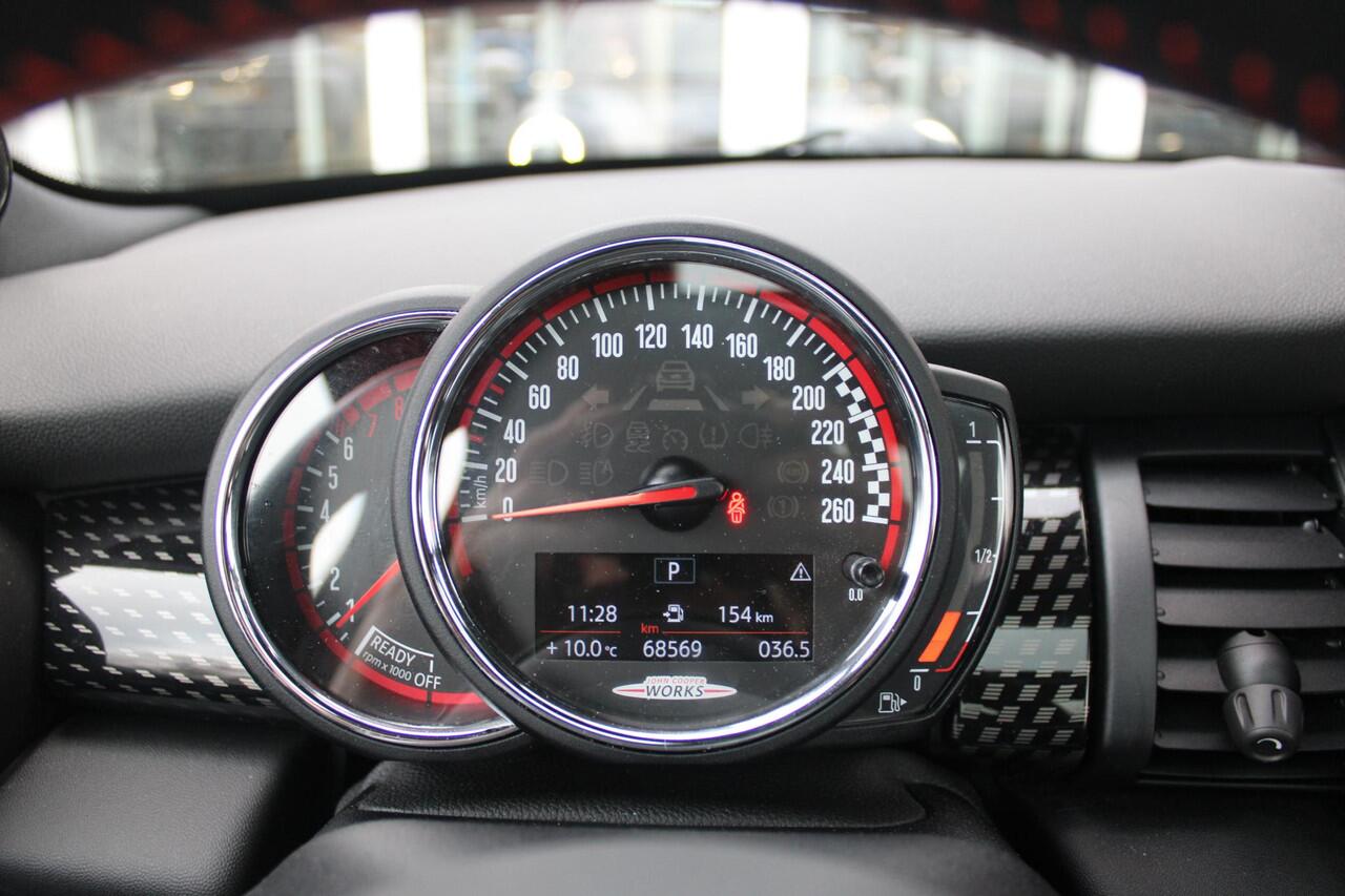 Mini John Cooper Works 2.0 231PK JCW | PANORAMISCH SCHUIF/KANTELDAK | HARMAN KARDON PREMIUM AUDIO SYSTEM | DRAADLOZE APPLE CARPLAY/ANDROID AUTO | NAVIGATIE | STOEL VERWARMING | KEYLESS ENTRY/START | SPORTONDERSTEL | 17" LICHTMETALEN VELGEN JCW "TRACK SPOKE" | JCW SPORT REMMEN |