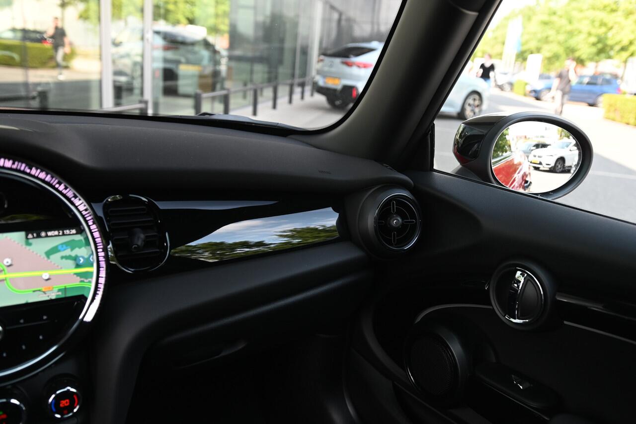 Mini John Cooper Works Hatchback JCW Automaat / Panoramadak / Sportstoelen / Adaptief onderstel / Multifunctioneel stuurwiel / LED / Cruise Control / Navigatie