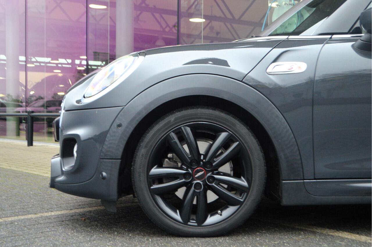 Mini John Cooper Works Cabrio S Cooper Automaat / Sportonderstel / LED / Harman-Kardon / Comfortstoelen / Stoelverwarming / Airconditioning / Cruise Control / Navigatie