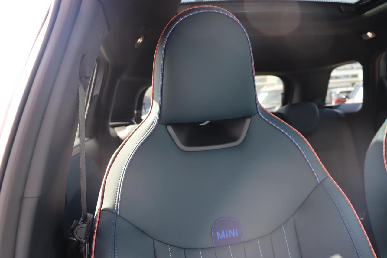Mini MINI Aceman E | Favoured M Stuurwiel verwarming/ Comfort Access/ panoramadak/ Head-Up Display/ Stoelverwarming