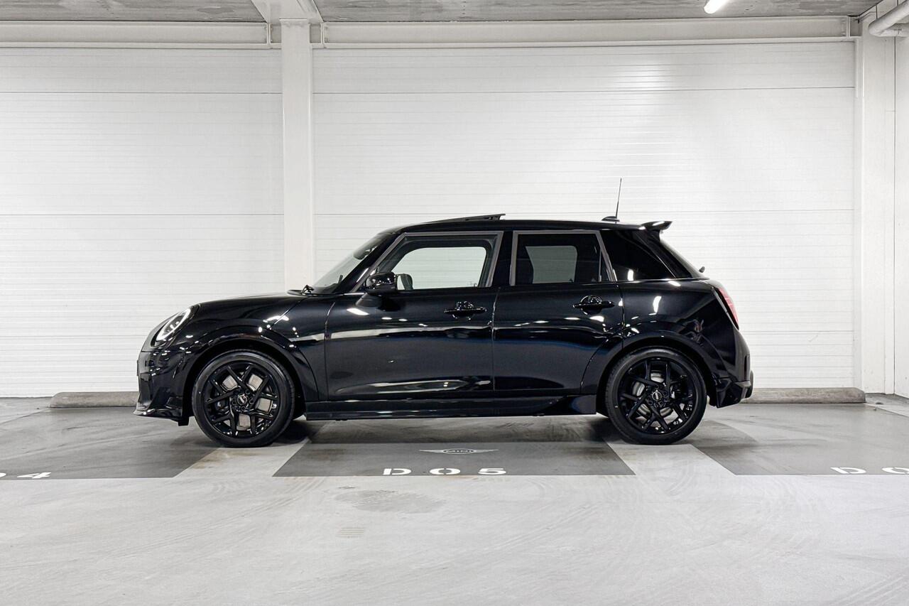 Mini MINI 5-deurs C | John Cooper Works Uitvoering | Pakket M | 17" Sprint Spoke black
