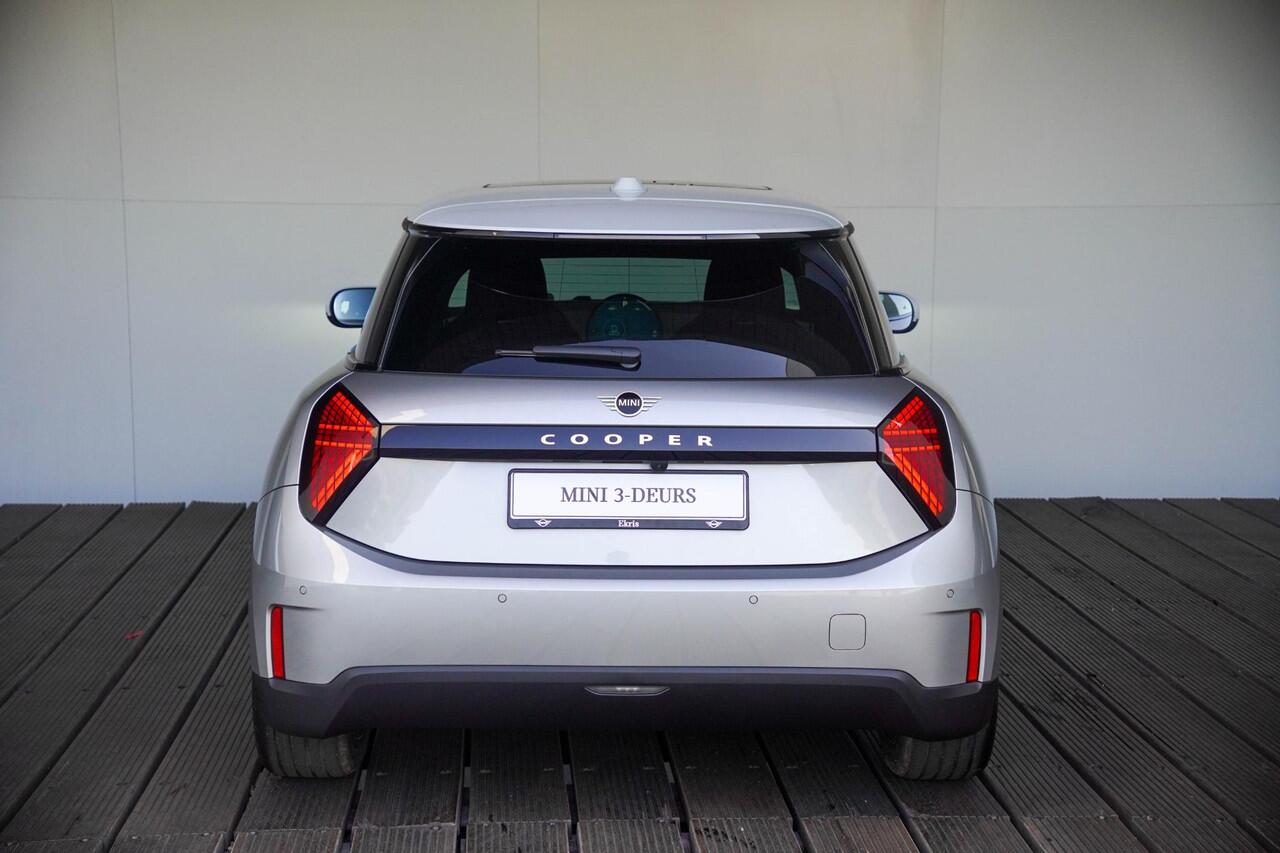 Mini MINI 3-deurs E | Pakket M | Glazen Panoramadak | Stuur- en stoelverwarming | JCW Sportstoelen | Head-Up Display | Comfort Access