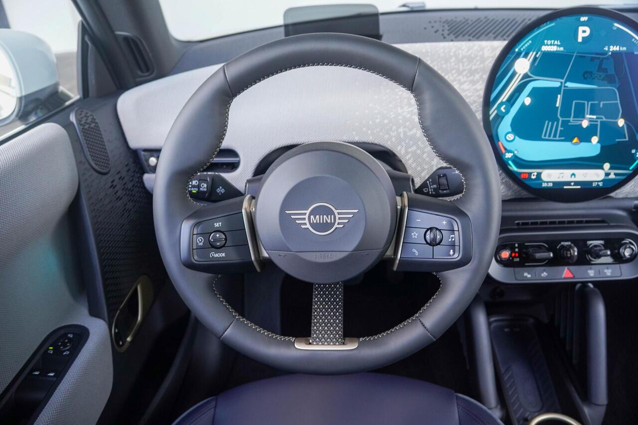 Mini MINI 3-deurs E | Pakket M | Glazen Panoramadak | Stuur- en stoelverwarming | JCW Sportstoelen | Head-Up Display | Comfort Access