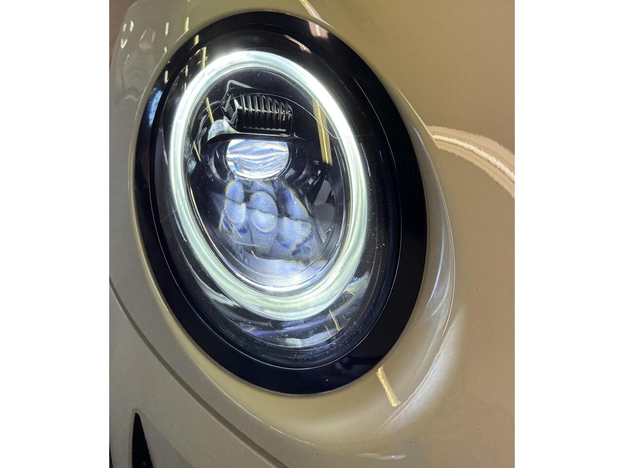 Mini MINI 1.5 CHILLI AUT LEDER HARM KARDON FACELIFT zeer luxe uitvoering