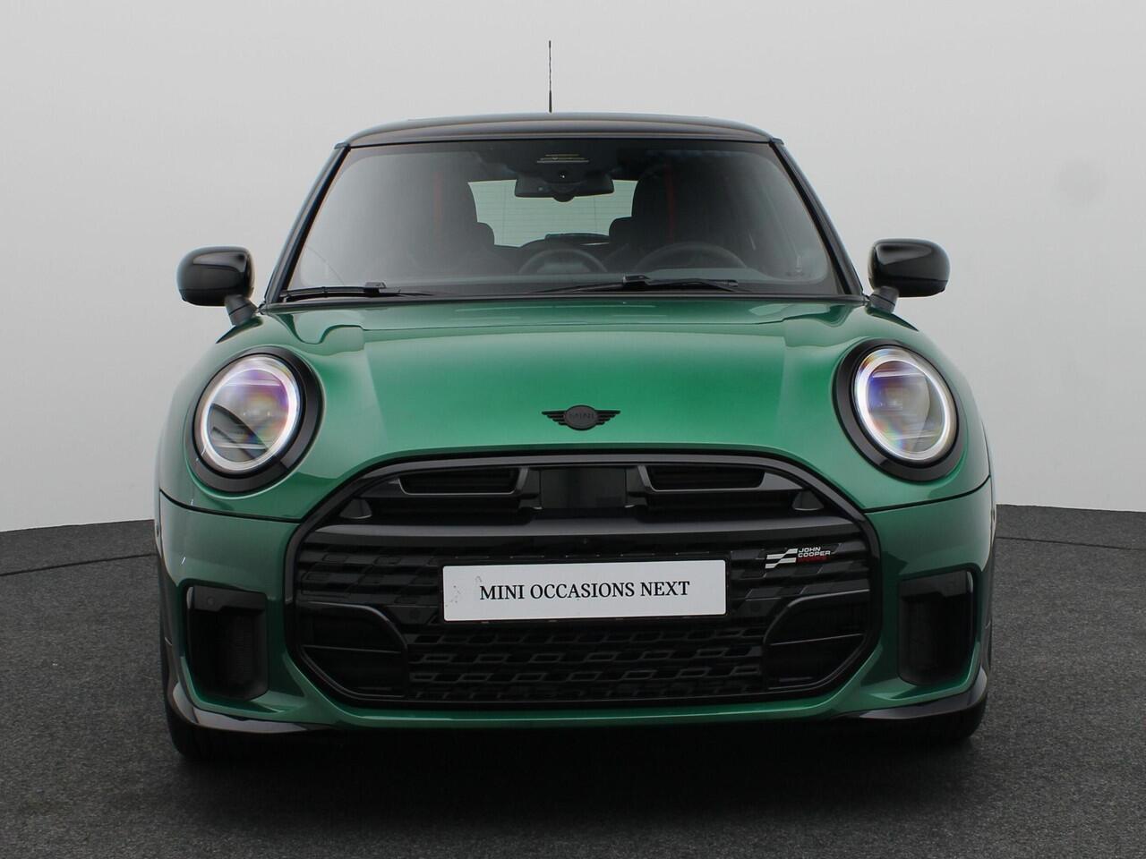 Mini MINI 3-deurs S John Cooper Works Trim + Package XL + Glazen panoramadak + Harman Kardon + Driving Assistant Plus + Parking Assistant Plus + Stuurwielrand verwarmd + 18''