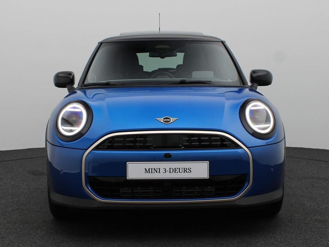 Mini MINI 3-deurs C Favoured Trim + Package L + Glazen panoramadak + Harman Kardon + Led + 18'' + Parking Assistant Plus + Elektrisch verwarmde voorstoelen