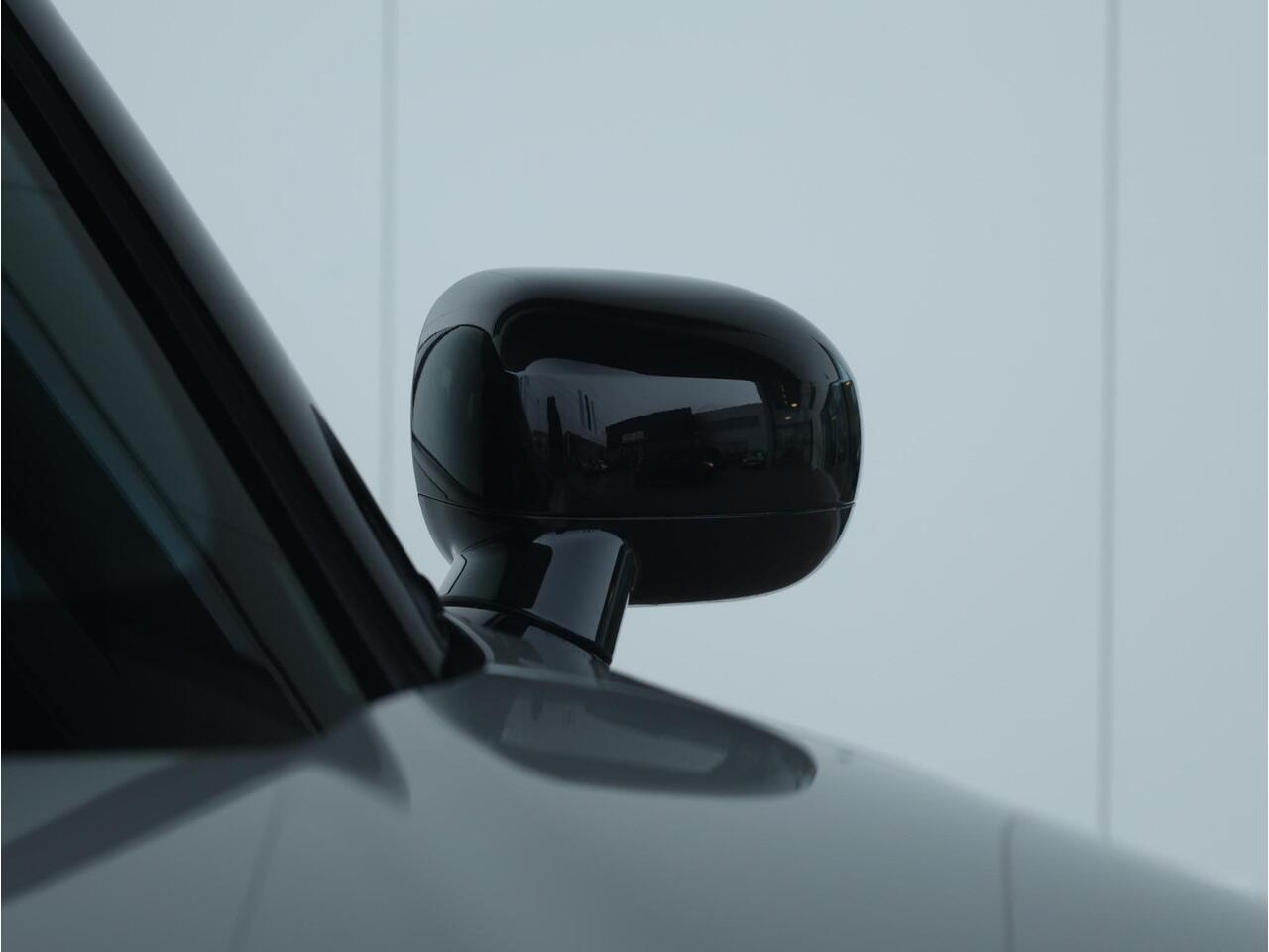 Mini MINI Aceman E | Favoured M Stuurwiel verwarming/ Comfort Access/ panoramadak/ Head-Up Display/ Stoelverwarming