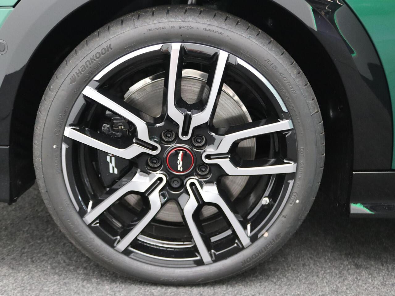 Mini MINI 3-deurs S John Cooper Works Trim + Package XL + Glazen panoramadak + Harman Kardon + Driving Assistant Plus + Parking Assistant Plus + Stuurwielrand verwarmd + 18''