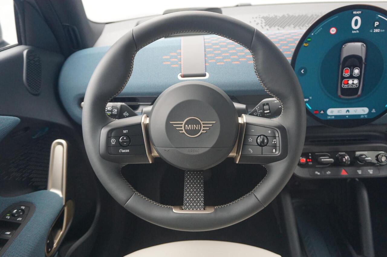 Mini MINI Aceman E Favoured Trim | Pakket M | Comfort Access | Driving Assistant | Head-up Display | Stoelverwarming |