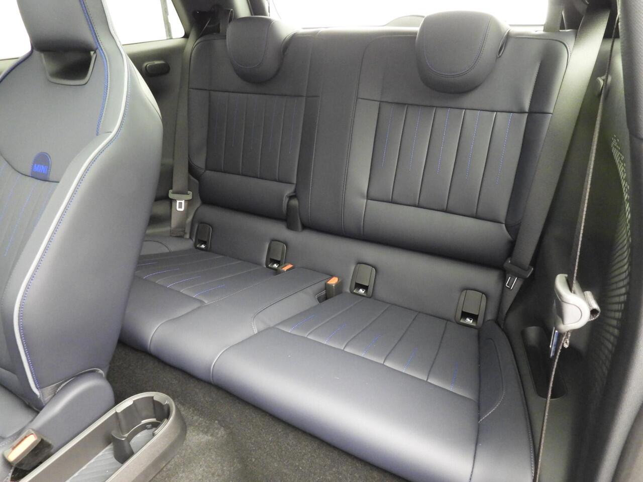 Mini MINI 3-deurs E | Favoured Trim + Package L | Panoramadak | Achteruitrijcamera | Head-up display | Harman/Kardon |