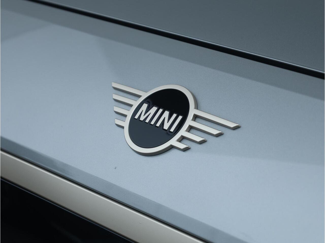 Mini MINI Aceman E | Favoured M Stuurwiel verwarming/ Comfort Access/ panoramadak/ Head-Up Display/ Stoelverwarming