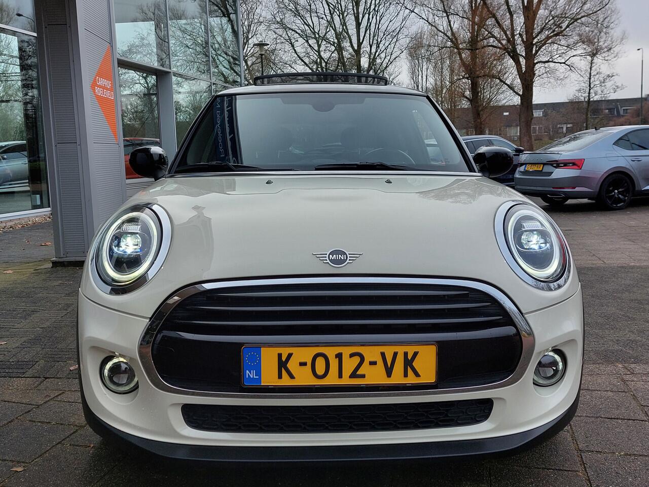 Mini MINI 1.5 136pk Cooper Chili | Navi | Apple Carplay | Clima | Cruise | Panorama Schuifdak | Lederen Bekleding | Led Koplampen | Keyless Entry | Pdc | Privacy Glass | 17''lm