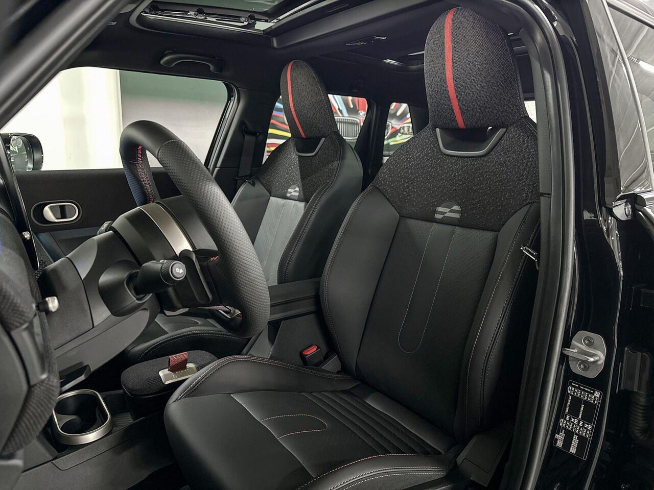 Mini MINI 5-deurs C | John Cooper Works Uitvoering | Pakket M | 17" Sprint Spoke black | Selections