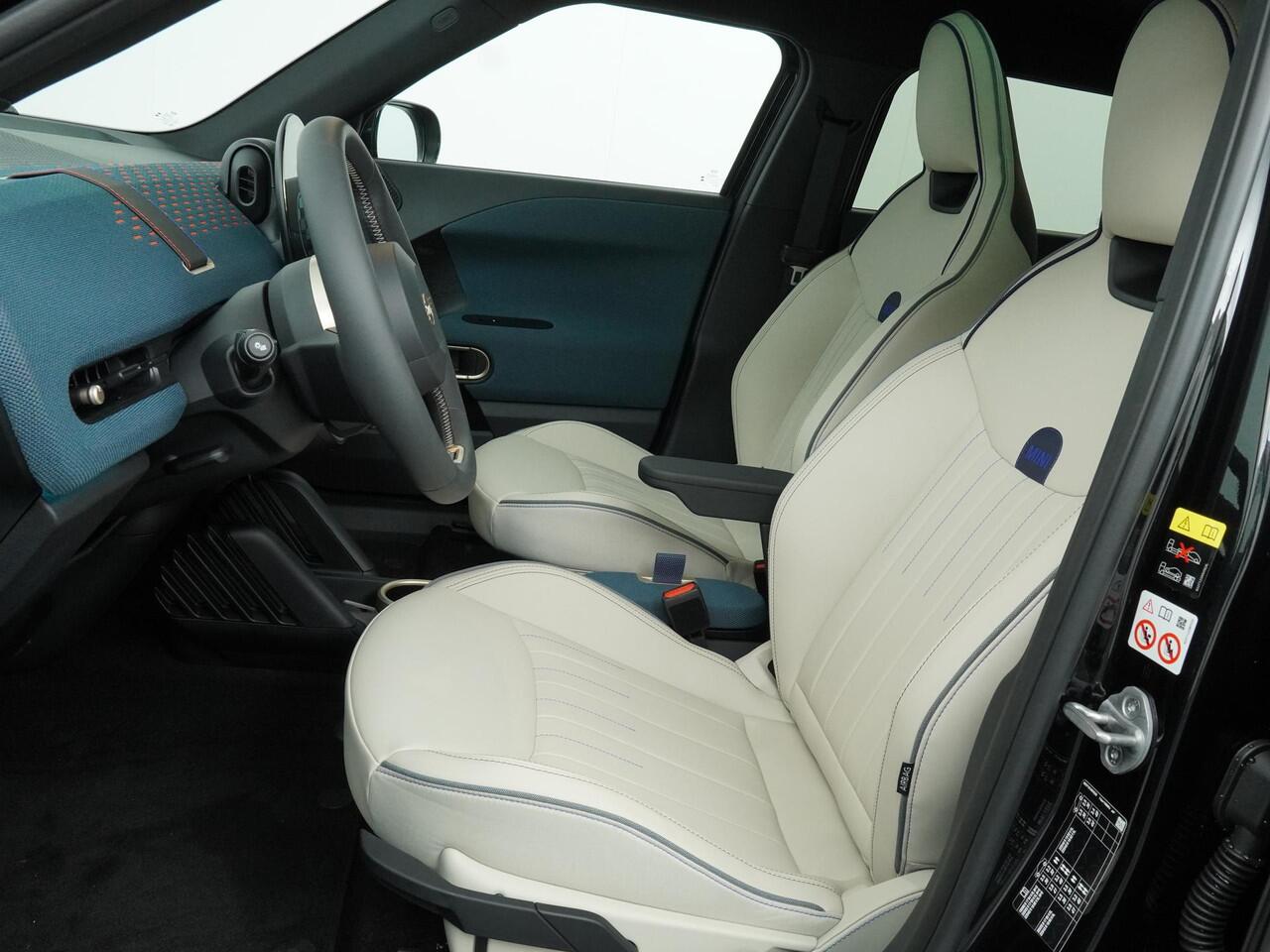 Mini MINI Aceman E Classic L 42.5 kWh | Stuur-stoelverwarming | Harman & Kardon | Panoramadak |