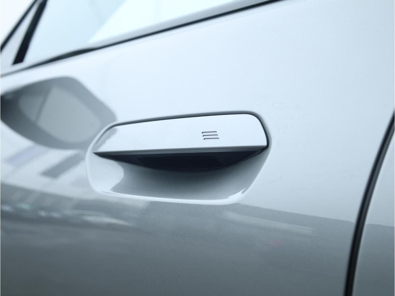 Mini MINI Aceman E | Favoured M Stuurwiel verwarming/ Comfort Access/ panoramadak/ Head-Up Display/ Stoelverwarming