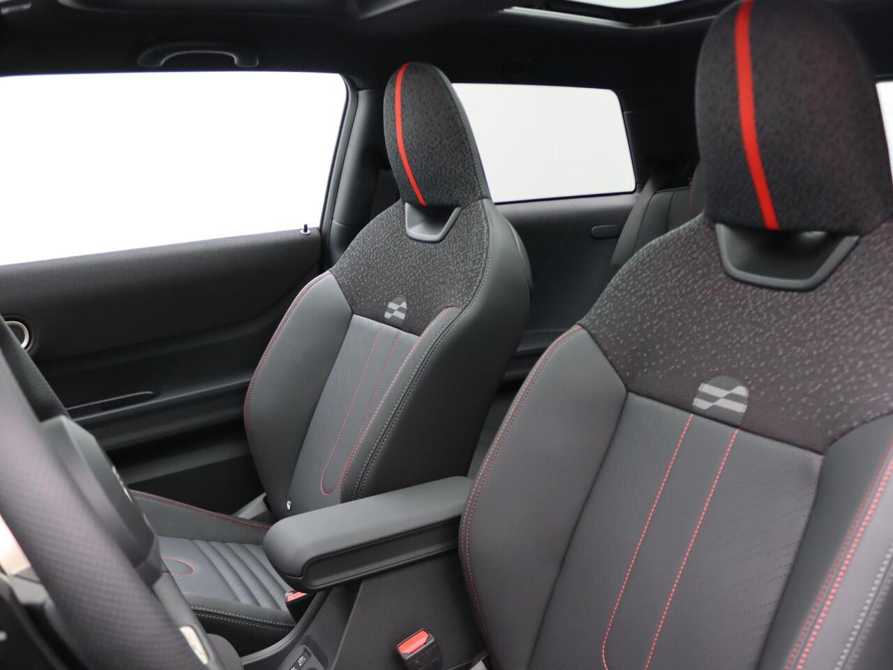 Mini MINI 3-deurs S John Cooper Works Trim + Package XL + Glazen panoramadak + Harman Kardon + Driving Assistant Plus + Parking Assistant Plus + Stuurwielrand verwarmd + 18''