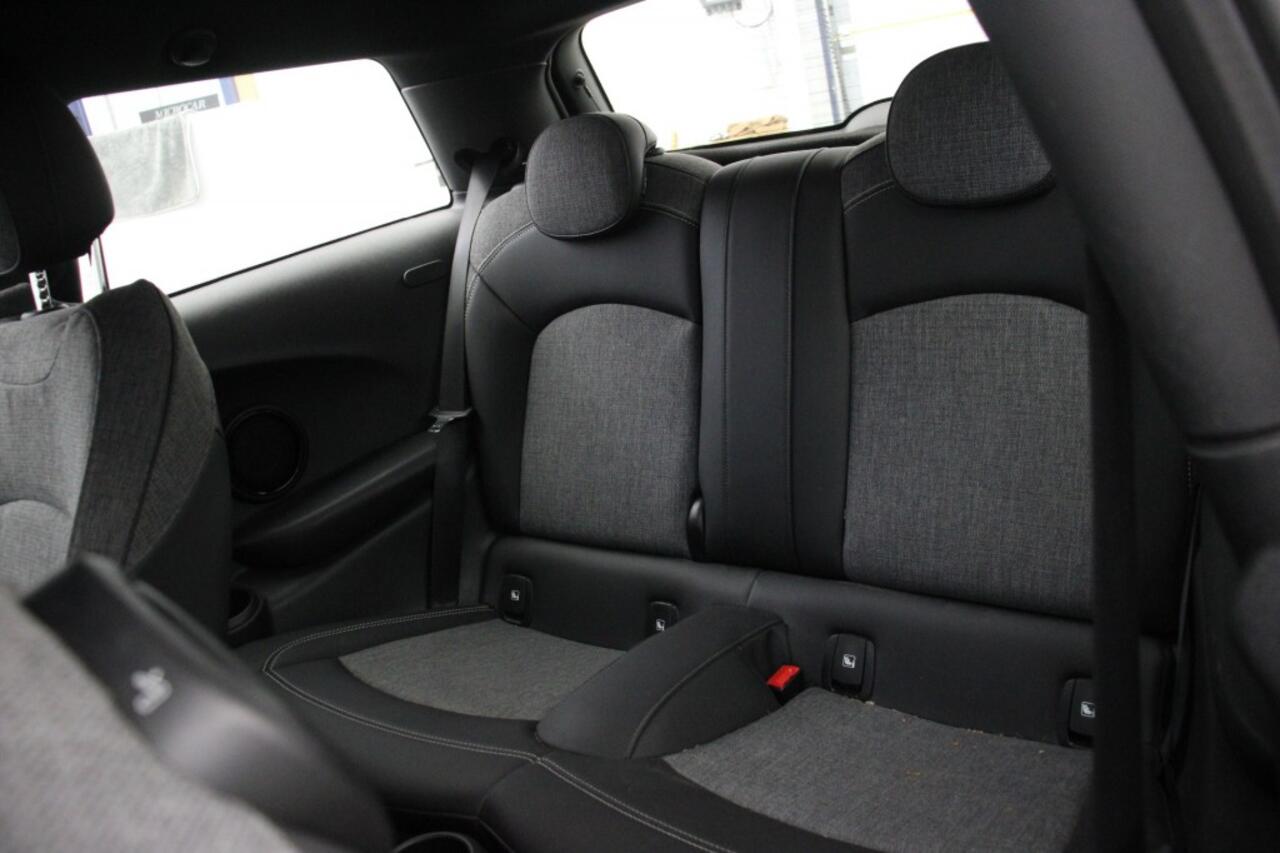 Mini MINI Business Edition 33 kWh - Carplay, Navi, Half Leer, Cruise, Clima, SOH 97%