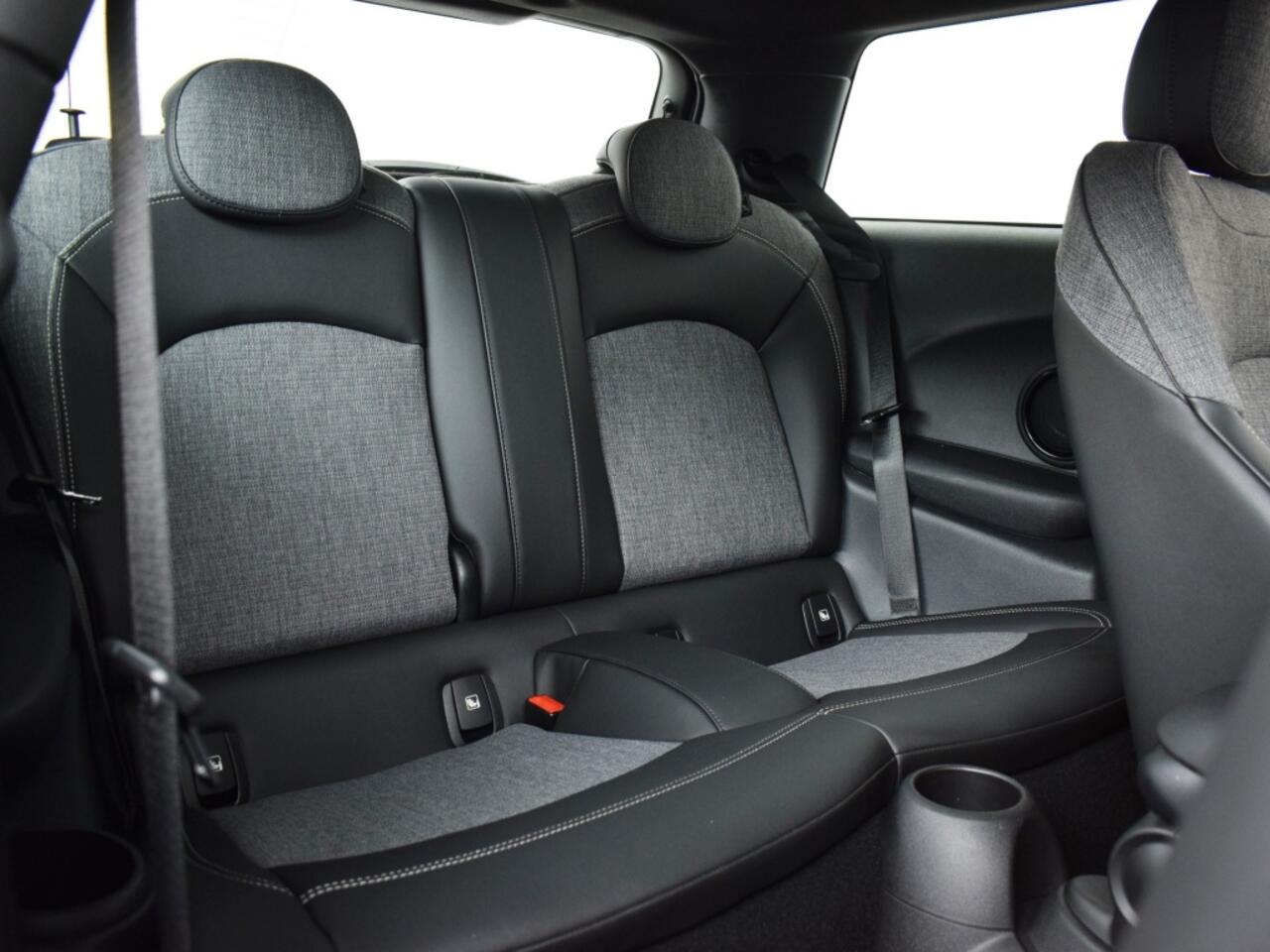 Mini MINI Essential 33 kWh | Camera o Keyless o CarPlay o Stoelverwarming