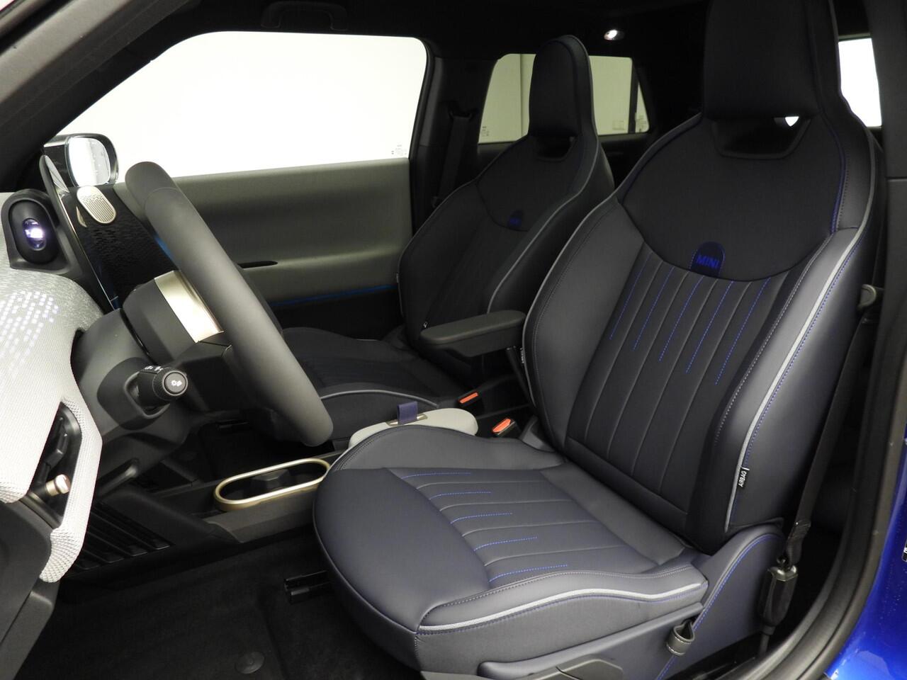 Mini MINI 3-deurs E | Favoured Trim + Package L | Panoramadak | Achteruitrijcamera | Head-up display | Harman/Kardon |