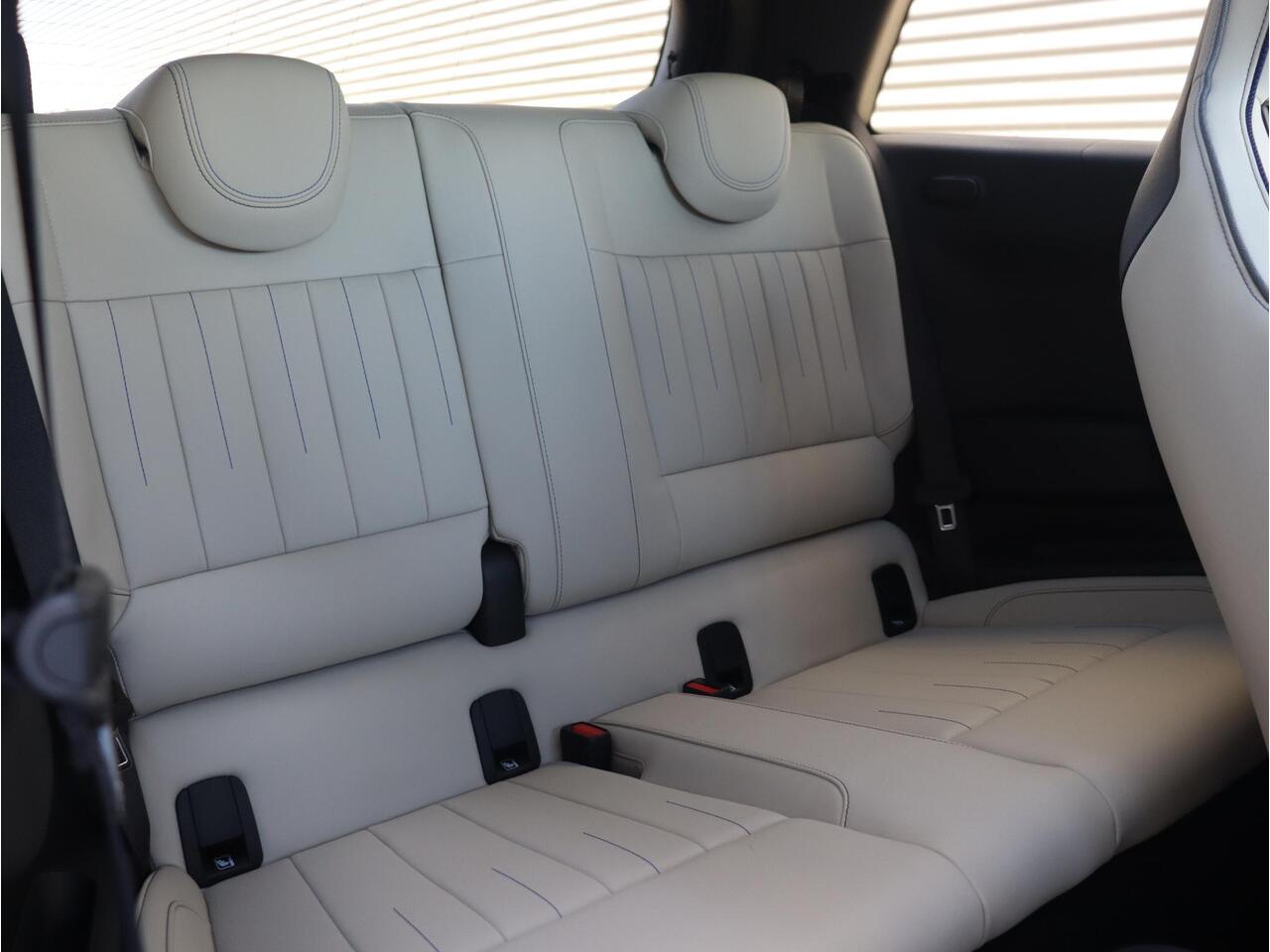 Mini MINI 3-deurs E | Favoured Trim + Pakket L + Panodak + Harman Kardon + Comfort Access + Head-Up + Parking Assistant Plus + 18'' LMV