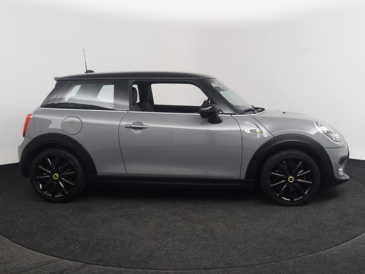 Mini MINI Essential 33 kWh | Camera o Keyless o CarPlay o Stoelverwarming