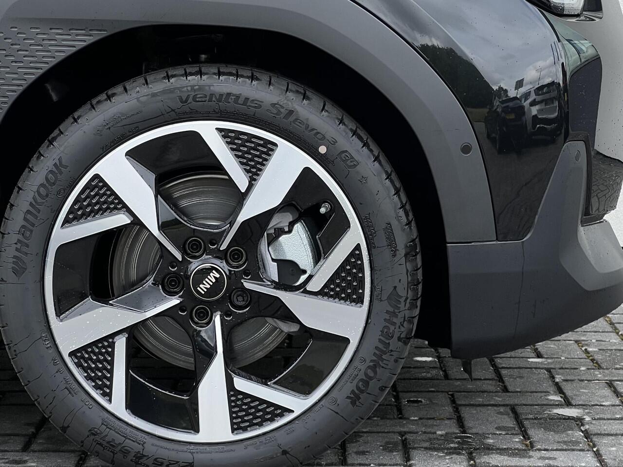 Mini MINI Aceman E | Classic + Pakket S | S-Pakket | Head-Up Display | Achteruitrijcamera | Stuur- Stoelverwarming |