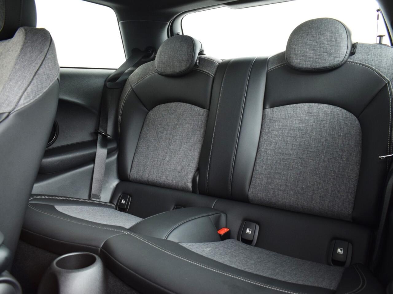 Mini MINI Essential 33 kWh | Camera o Keyless o CarPlay o Stoelverwarming