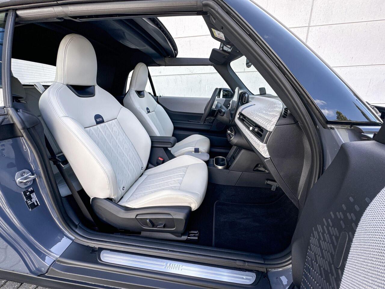 Mini MINI Cabrio S Favoured Pakket XL | Elektrisch Verstelbare Stoelen | Comfort Acces | Harman Kardon | Stuurverwarming