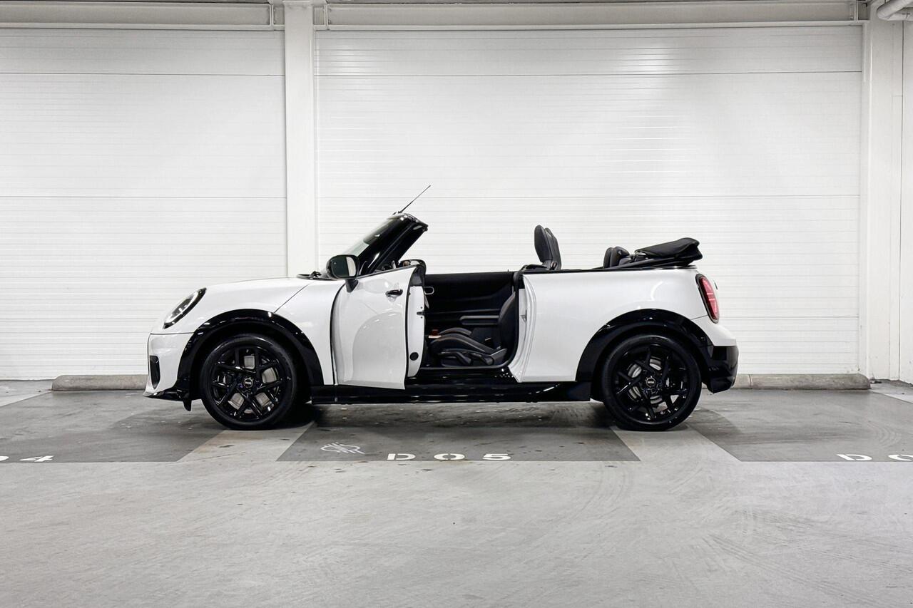 Mini MINI Cabrio C | John Cooper Works Uitvoering | Pakket M | 17" JCW Sprint Spoke Black Jet Black | Selections