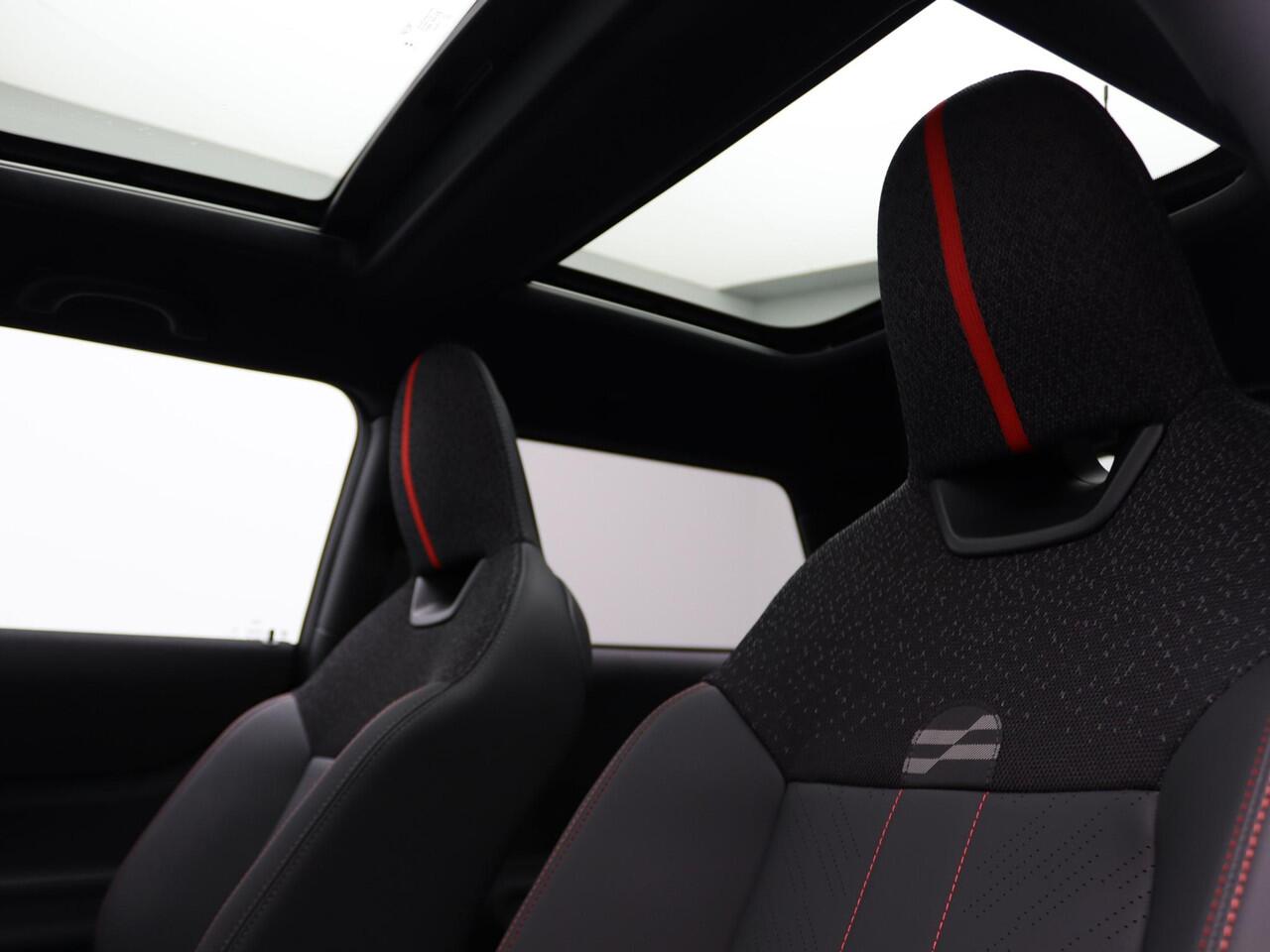 Mini MINI 3-deurs S John Cooper Works Trim + Package XL + Glazen panoramadak + Harman Kardon + Driving Assistant Plus + Parking Assistant Plus + Stuurwielrand verwarmd + 18''