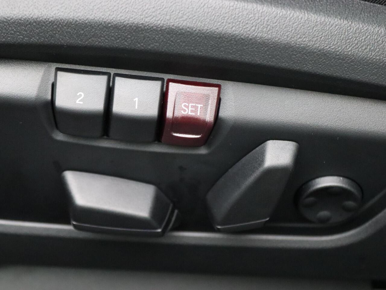 Mini MINI 3-deurs S John Cooper Works Trim + Package XL + Glazen panoramadak + Harman Kardon + Driving Assistant Plus + Parking Assistant Plus + Stuurwielrand verwarmd + 18''