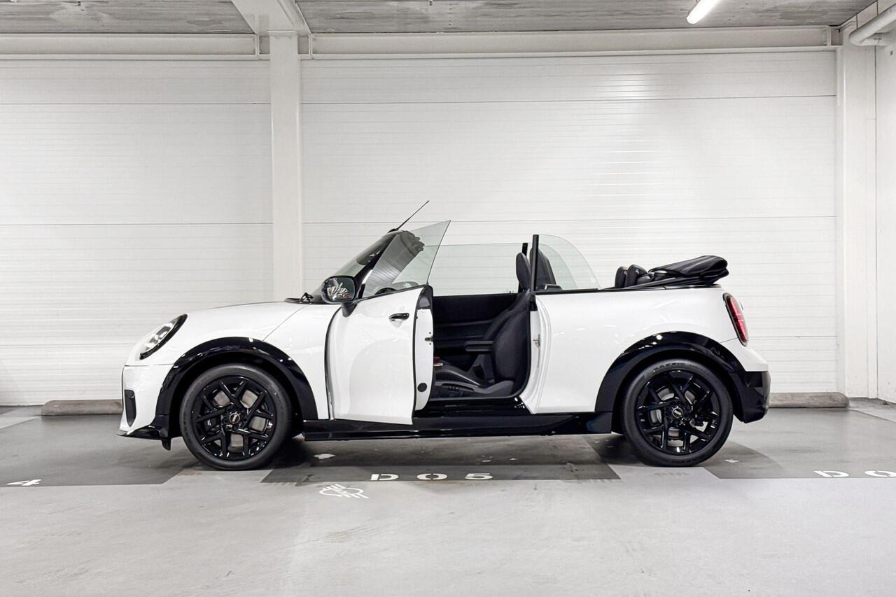 Mini MINI Cabrio C | John Cooper Works Uitvoering | Pakket XL | 17" JCW Sprint Spoke black