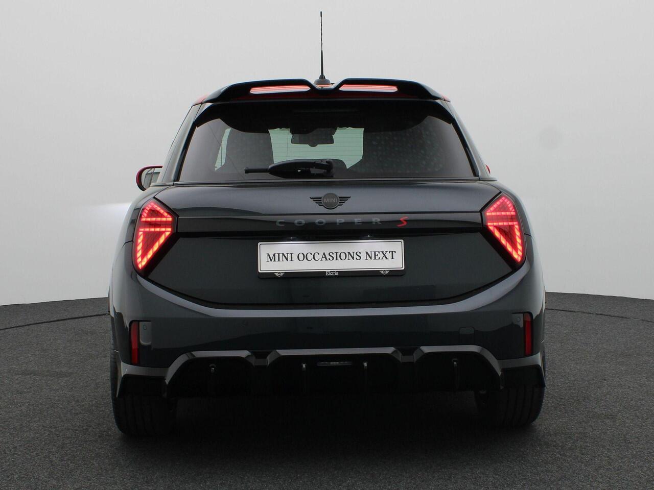 Mini MINI S 5-deurs John Cooper Works Uitvoering | Glazen Panoramadak | Stuur- en stoelverwarming | Head-Up Display | Comfort Access