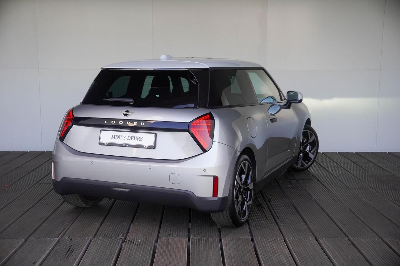 Mini MINI 3-deurs E | Pakket M | Glazen Panoramadak | Stuur- en stoelverwarming | JCW Sportstoelen | Head-Up Display | Comfort Access