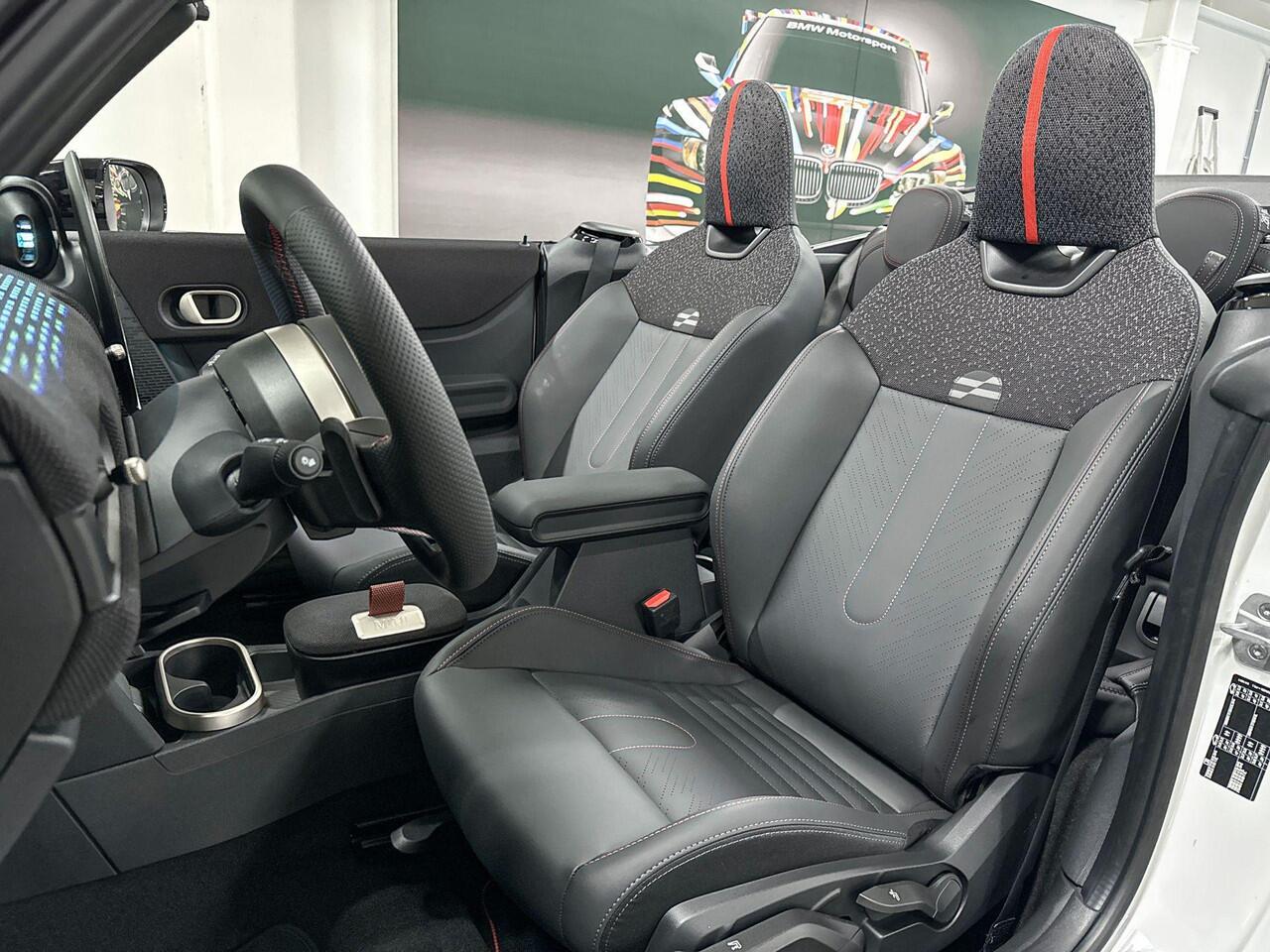 Mini MINI Cabrio C | John Cooper Works Uitvoering | Pakket M | 17" JCW Sprint Spoke Black Jet Black | Selections