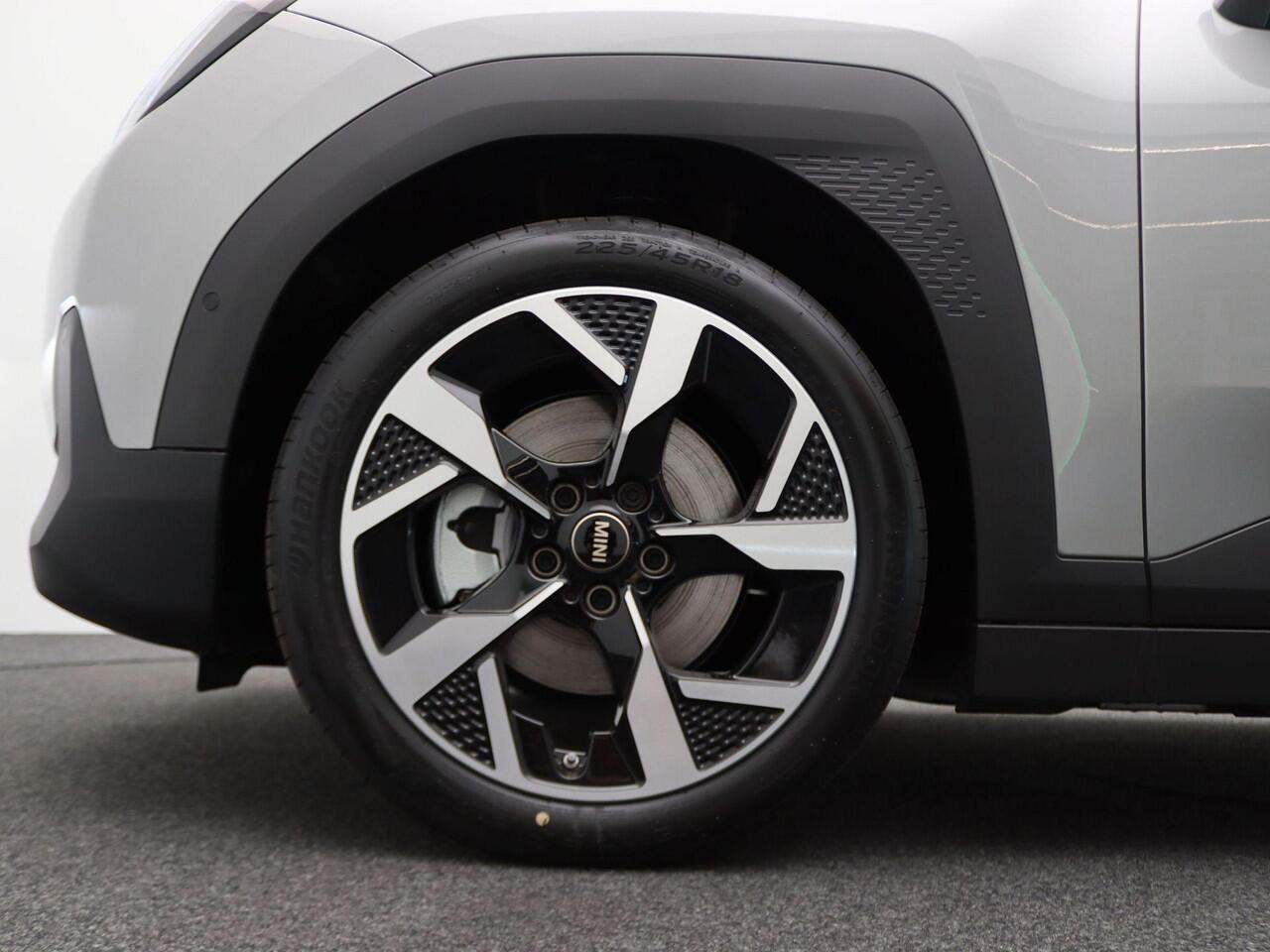 Mini MINI Aceman E Classic Trim + Package S + Driving Assistant + Parking Assistant + Comfort Acces + Stuurwielrand verwarmd + 18''