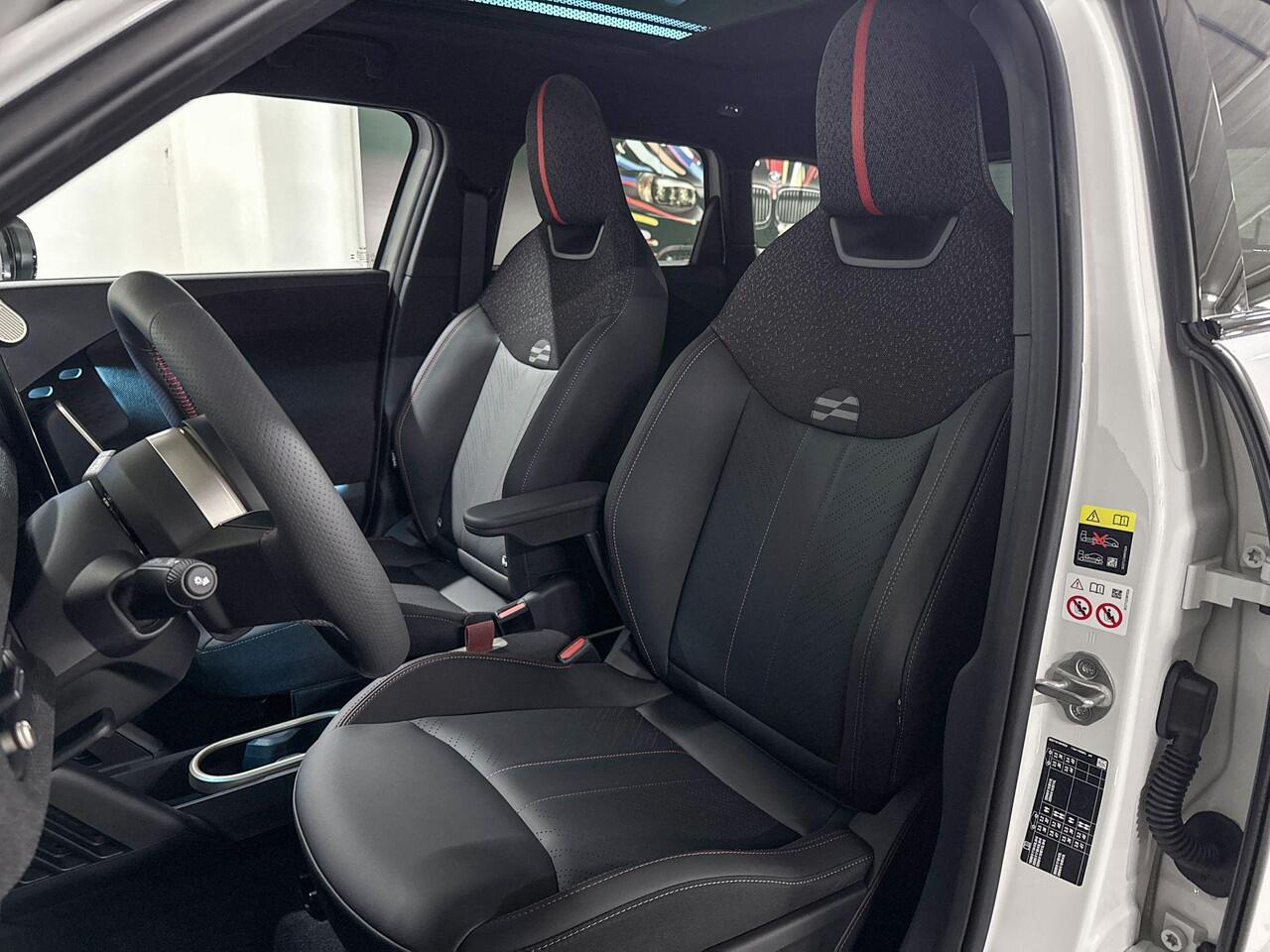 Mini MINI Aceman E | John Cooper Works Uitvoering | Pakket XL | 19" JCW Lap Spoke 2-tone