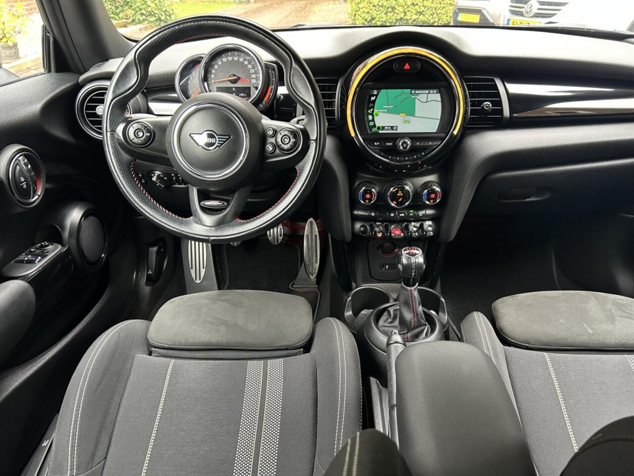 Mini MINI 1.5 Cooper JCW Pack, Navi, Carplay, Sportstoelen, NL-auto