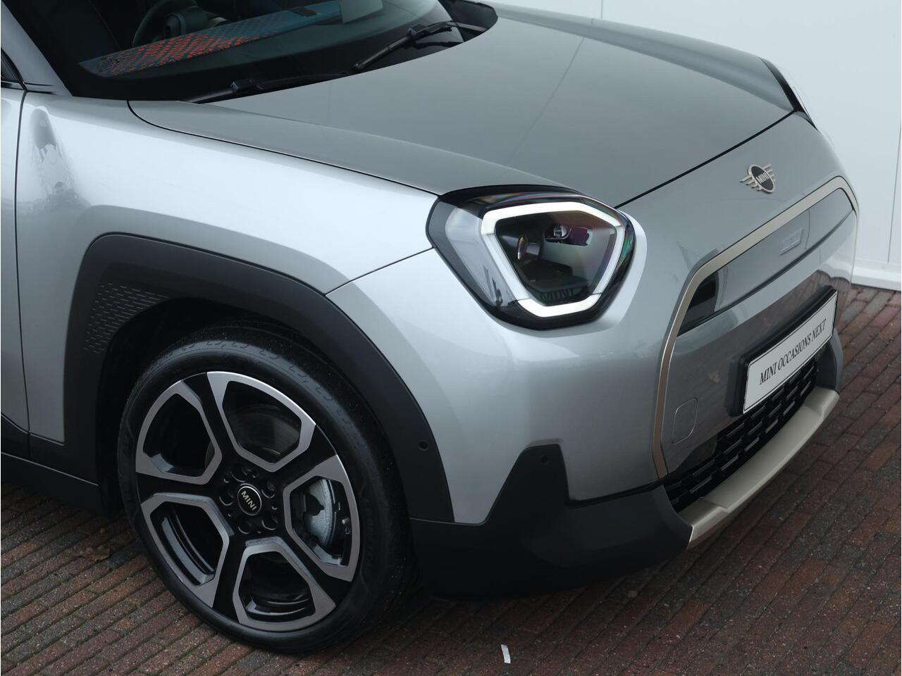 Mini MINI Aceman E | Favoured M Stuurwiel verwarming/ Comfort Access/ panoramadak/ Head-Up Display/ Stoelverwarming