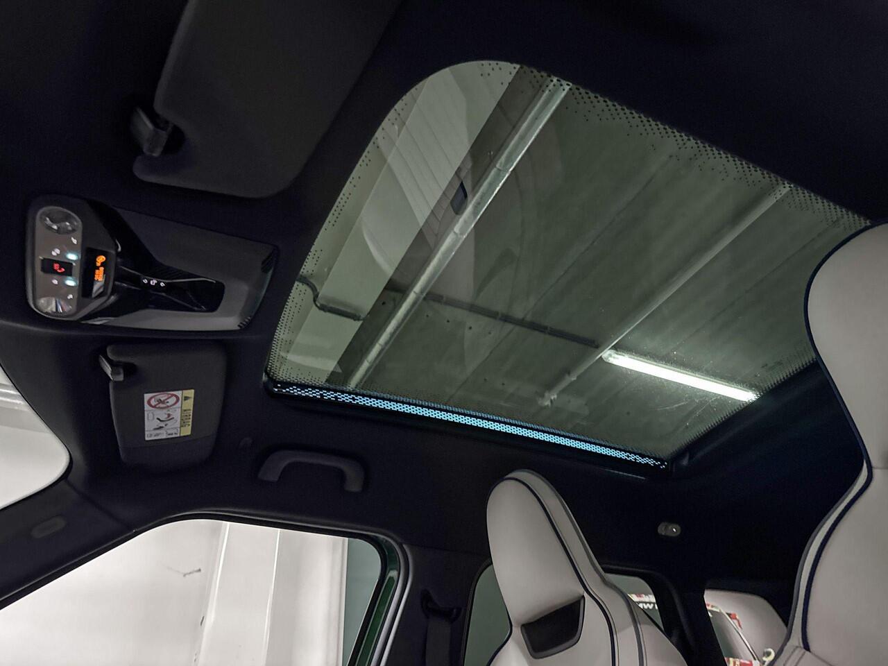 Mini MINI Aceman E | Favoured Uitvoering | Pakket L | 18" Night Flash Spoke 2-tone